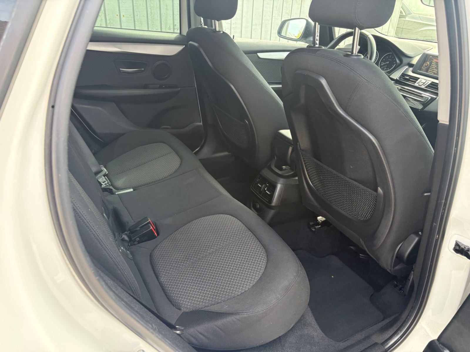 Hvid BMW 218i fra 2015
