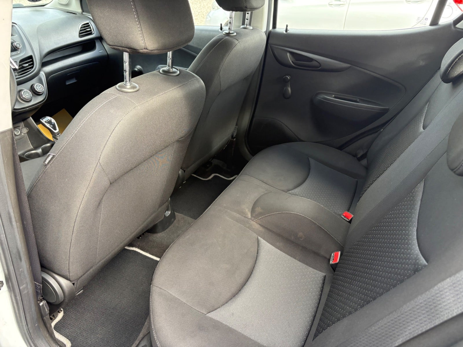 Hvid Opel Karl fra 2016
