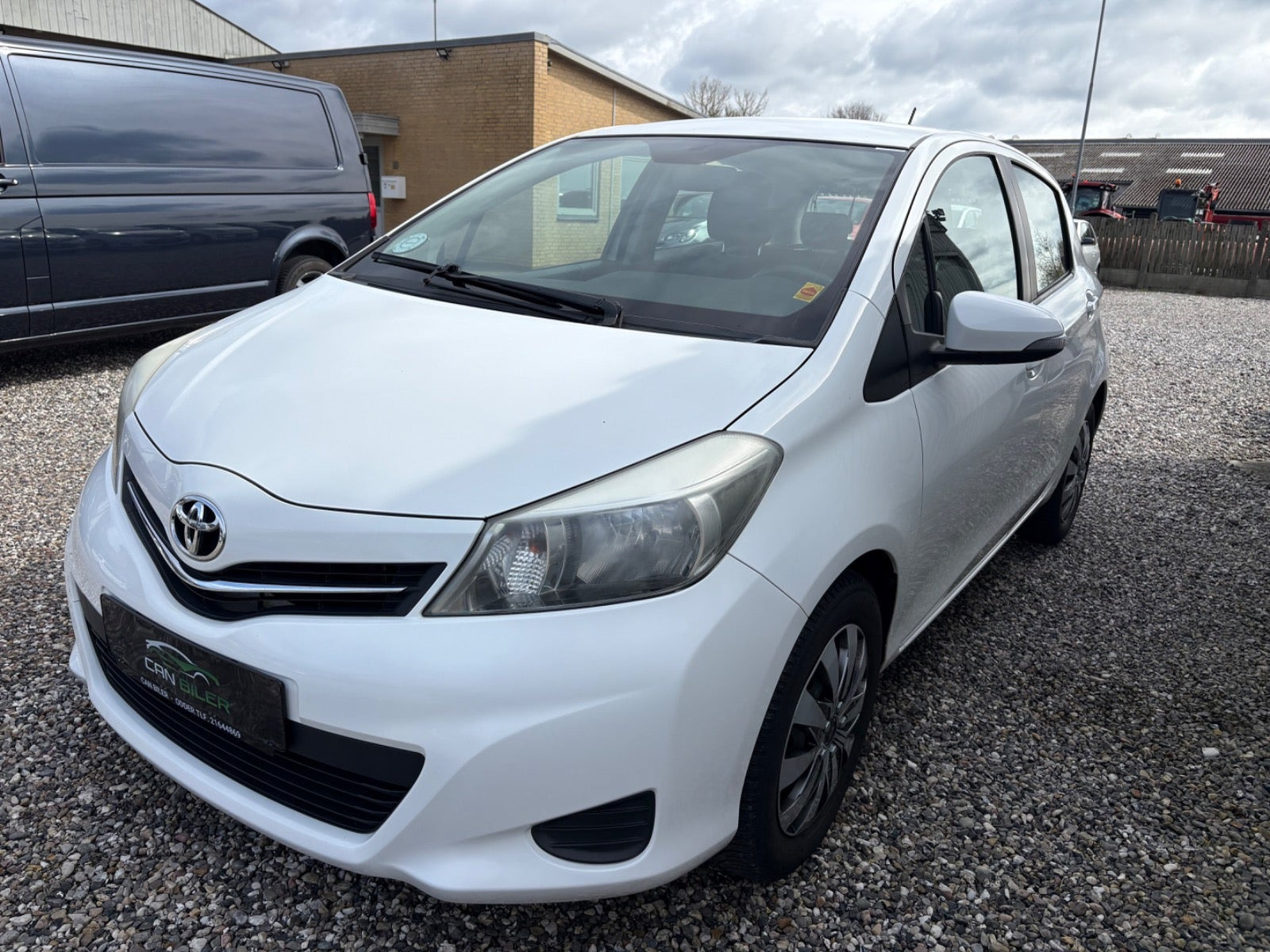 Hvid Toyota Yaris fra 2011