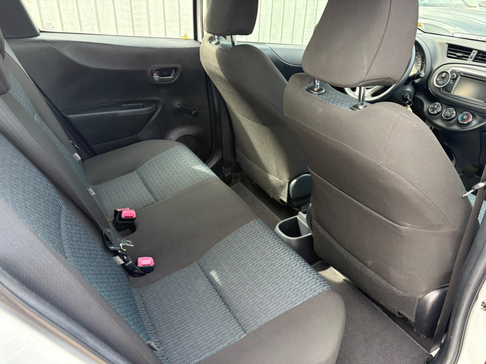 Hvid Toyota Yaris fra 2011