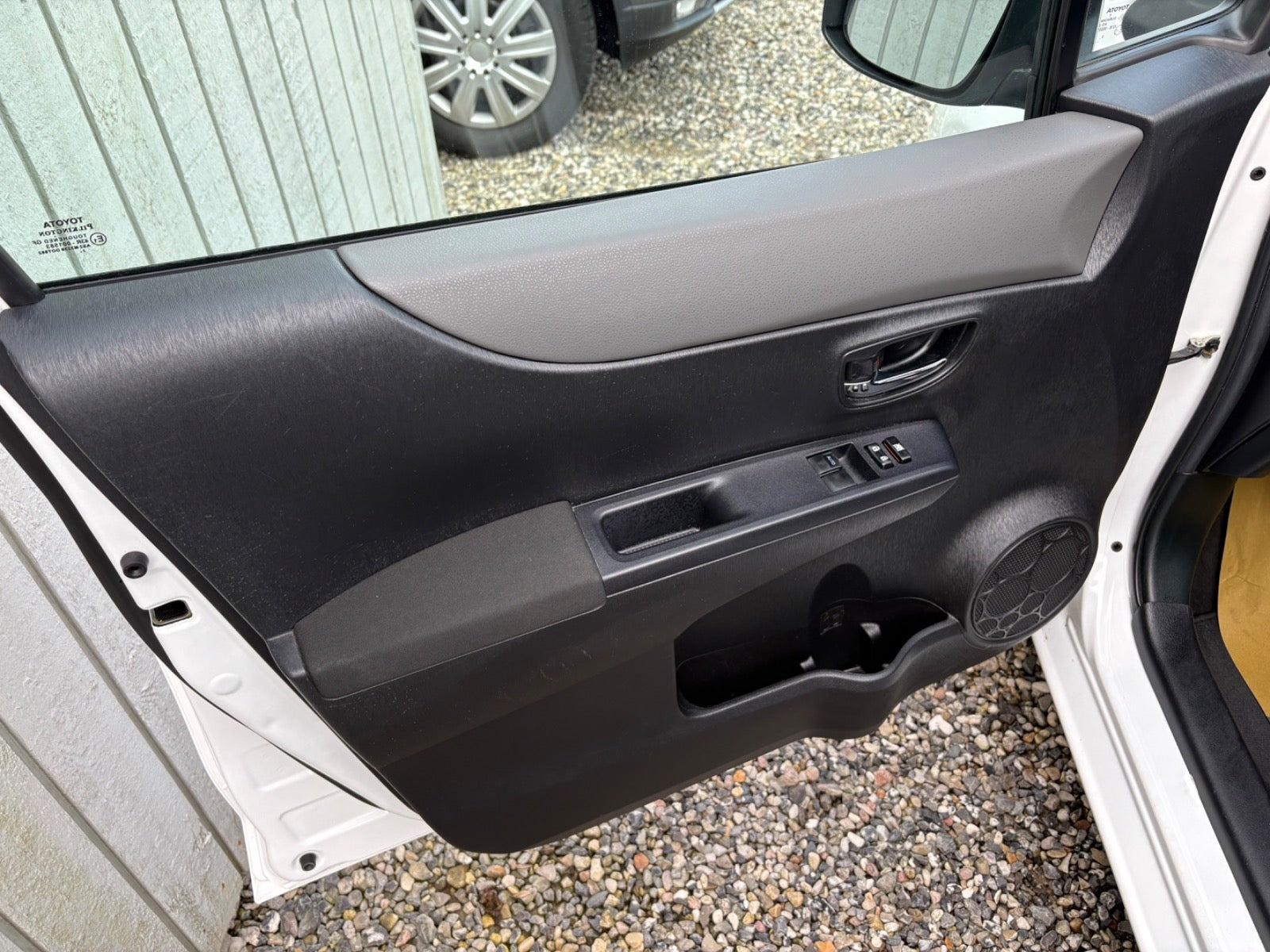 Hvid Toyota Yaris fra 2011