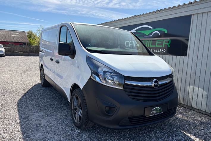 Hvid Opel Vivaro fra 2015