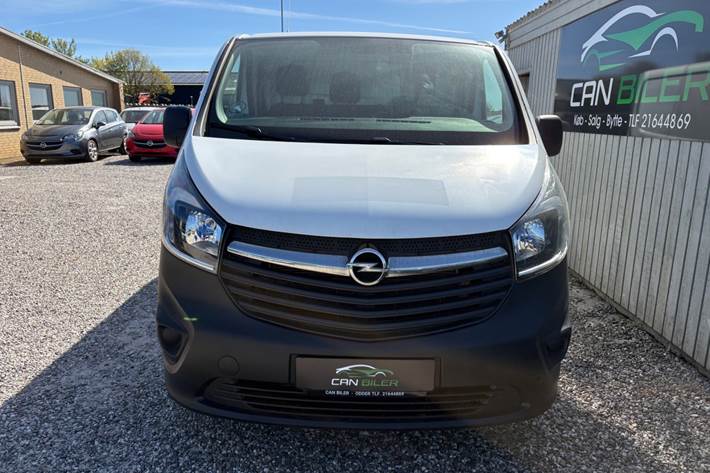 Hvid Opel Vivaro fra 2015