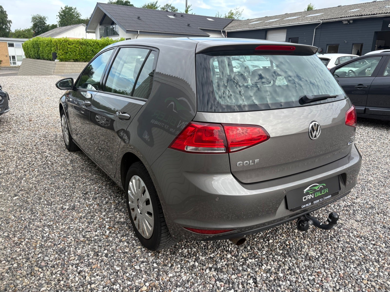 Grå VW Golf VII fra 2015