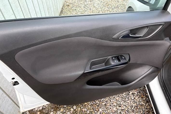 Hvid Opel Corsa fra 2015
