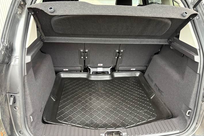Grå Ford C-MAX fra 2019