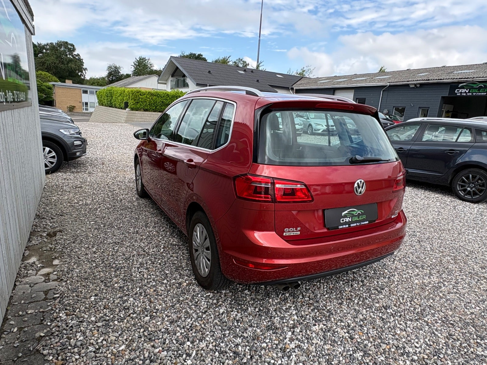 Rød VW Golf Sportsvan fra 2015
