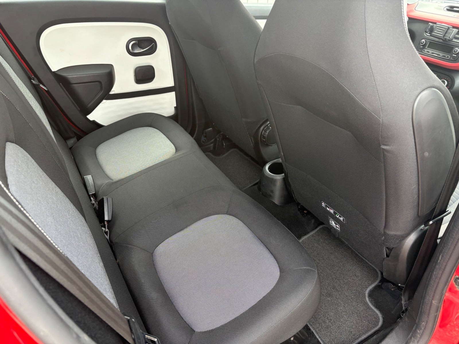 Rød Renault Twingo fra 2015