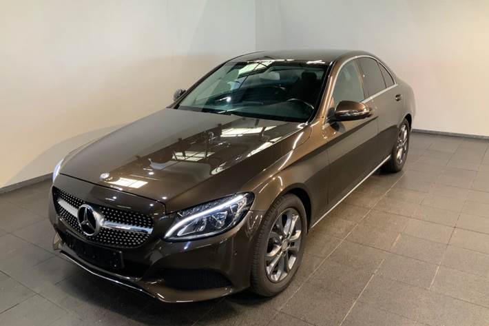 Brun Mercedes C180 fra 2015 set udefra