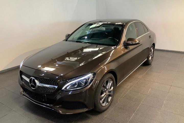 Brun Mercedes C180 fra 2015 set udefra