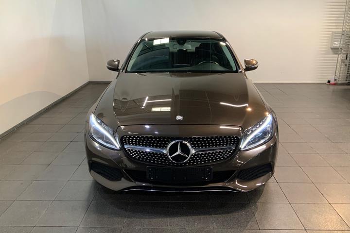 Brun Mercedes C180 fra 2015