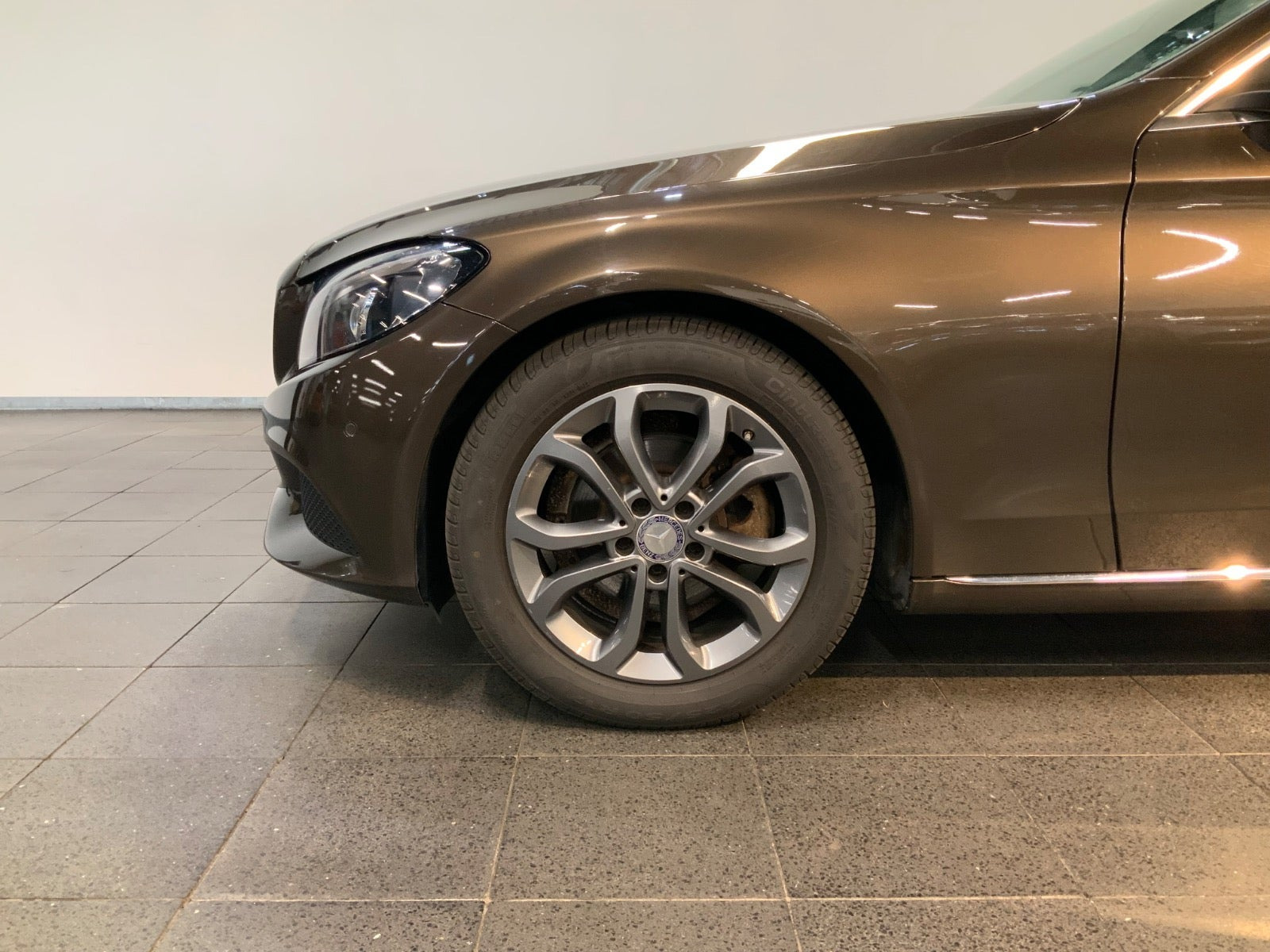 Brun Mercedes C180 fra 2015