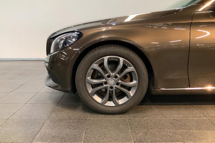 Brun Mercedes C180 fra 2015