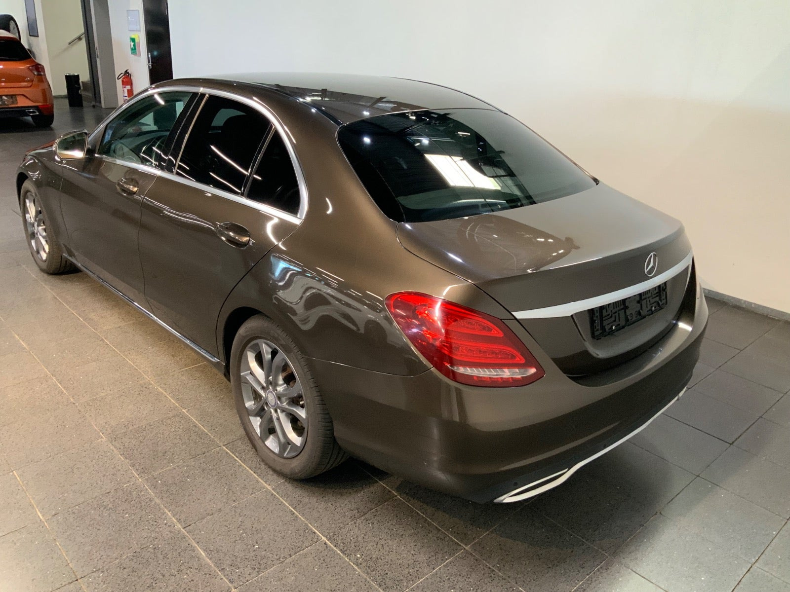 Brun Mercedes C180 fra 2015