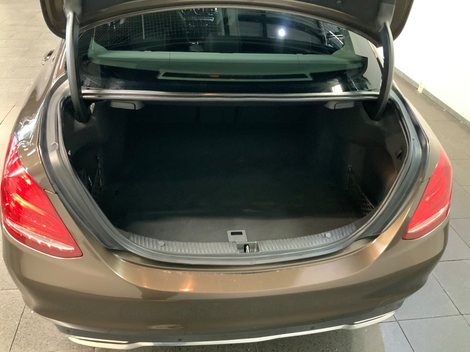 Brun Mercedes C180 fra 2015