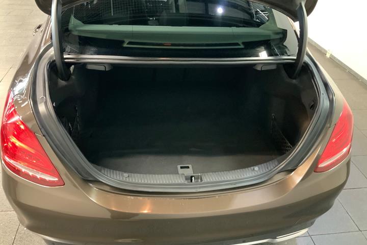 Brun Mercedes C180 fra 2015
