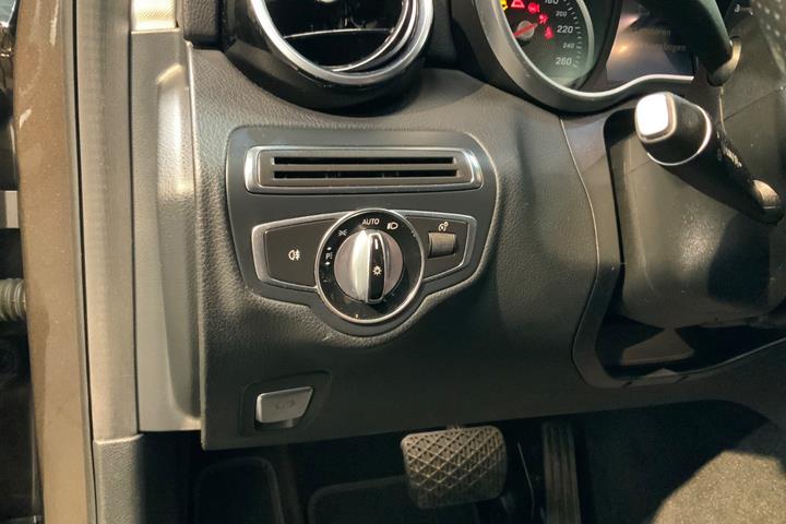 Brun Mercedes C180 fra 2015