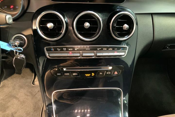 Brun Mercedes C180 fra 2015