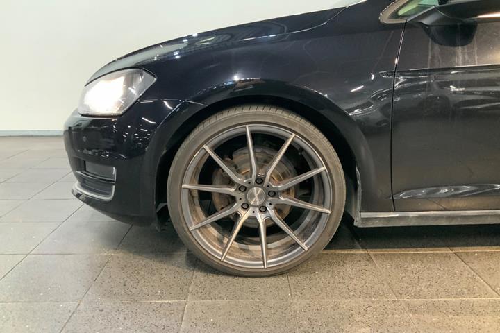 Sort VW Golf VII fra 2015