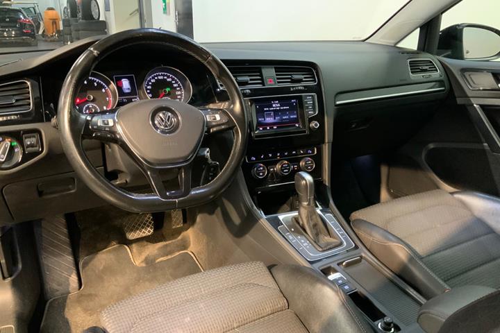 Sort VW Golf VII fra 2015