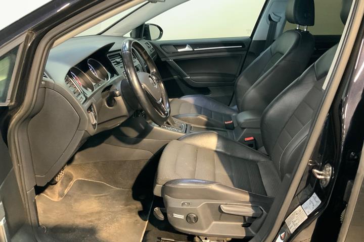 Sort VW Golf VII fra 2015