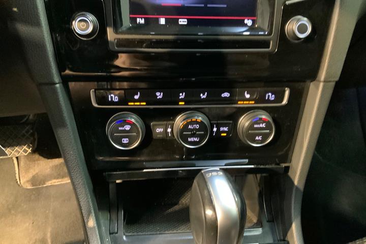 Sort VW Golf VII fra 2015