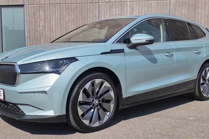 Gul Skoda Enyaq fra 2022