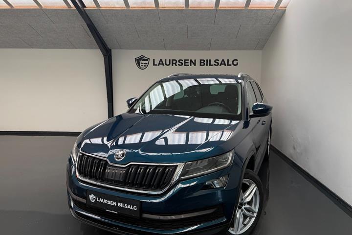 Blå Skoda Kodiaq fra 2018 set udefra