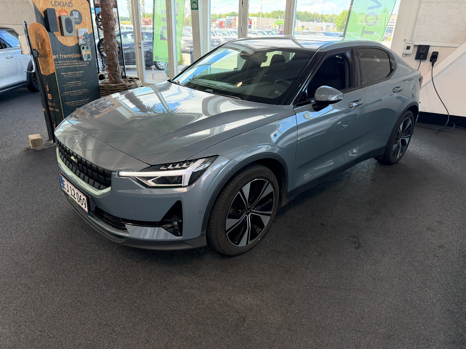 Grå Polestar 2 fra 2023