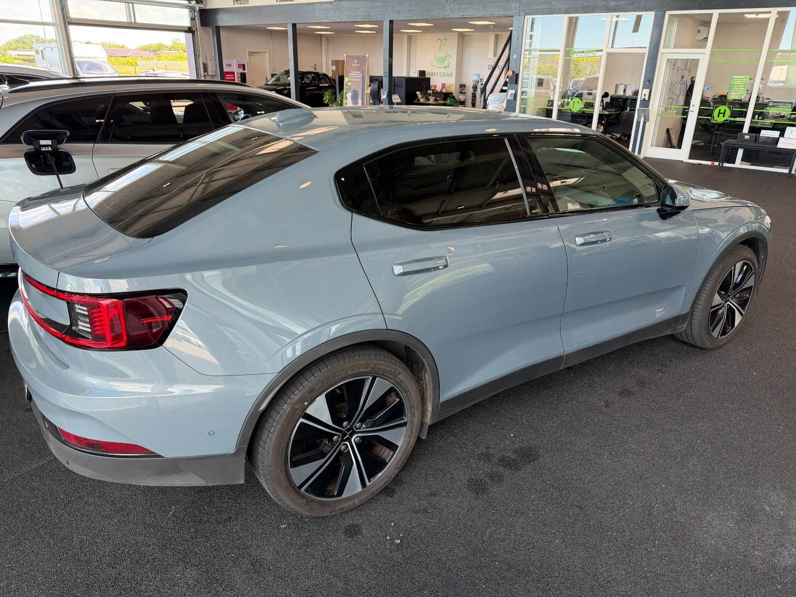 Grå Polestar 2 fra 2023