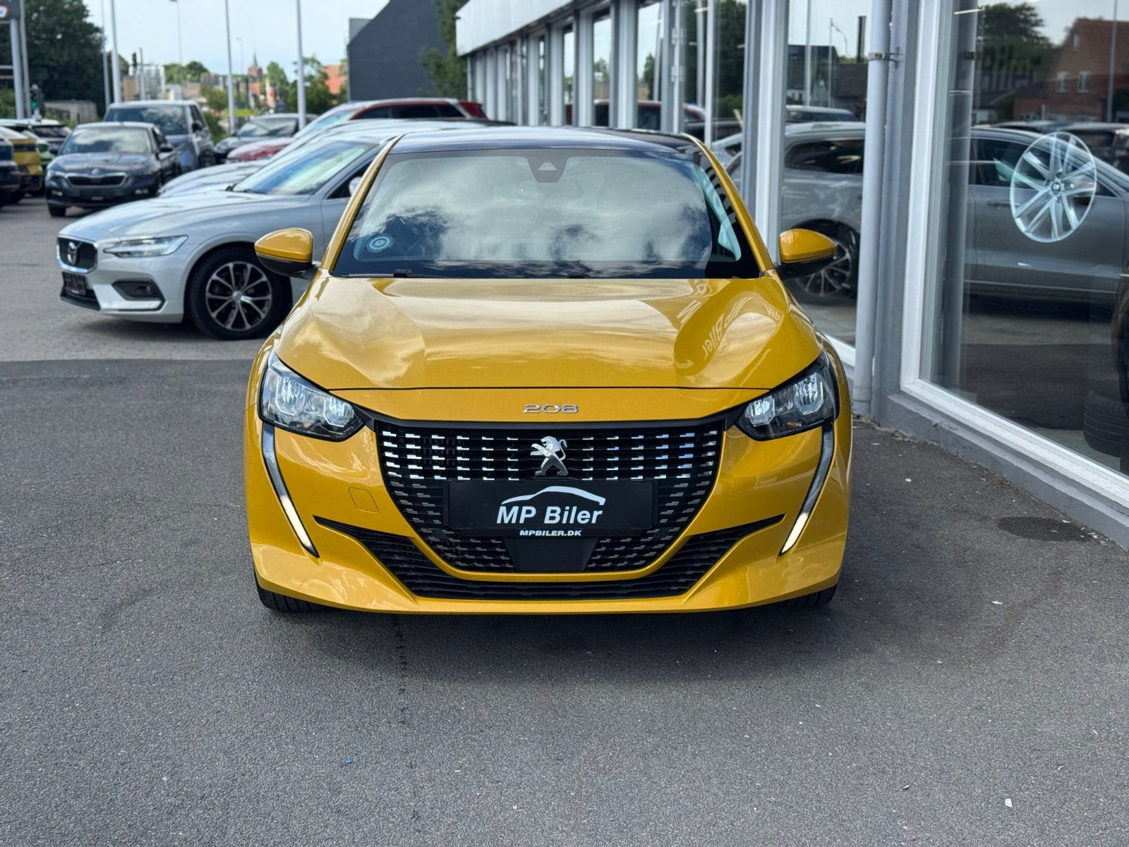 Gul Peugeot 208 fra 2020