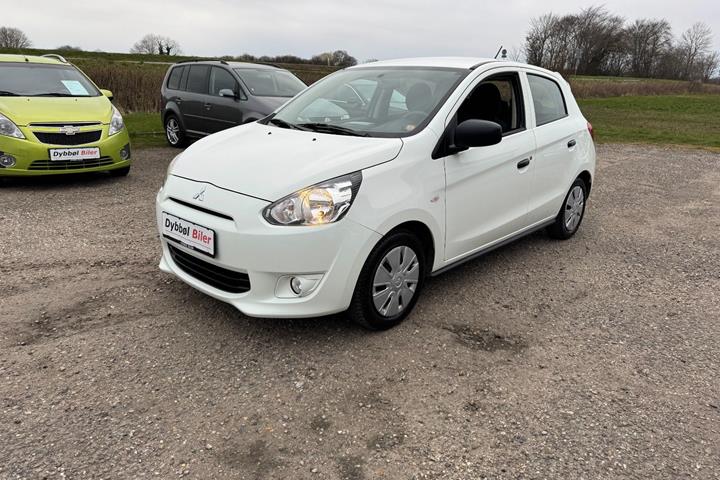 undefined Mitsubishi Space Star fra 2015 set udefra