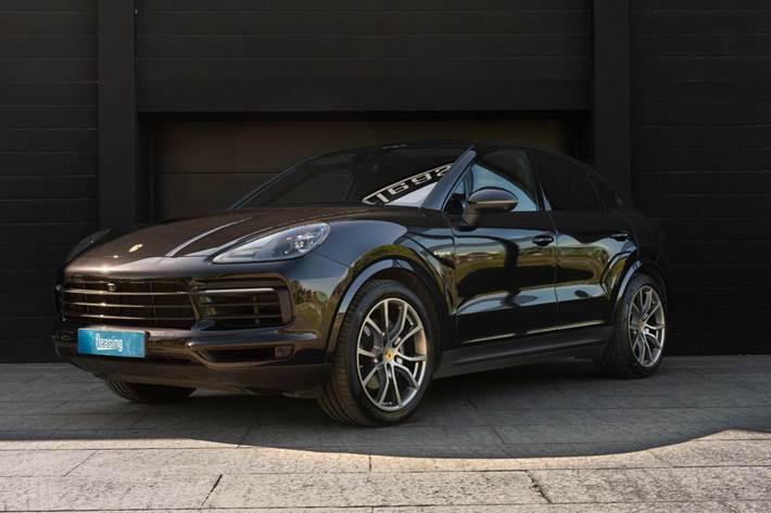 Sort Porsche Cayenne fra 2019
