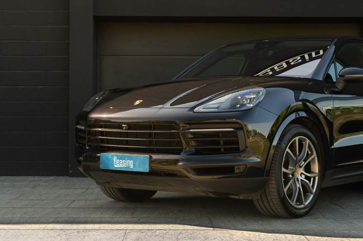 Sort Porsche Cayenne fra 2019