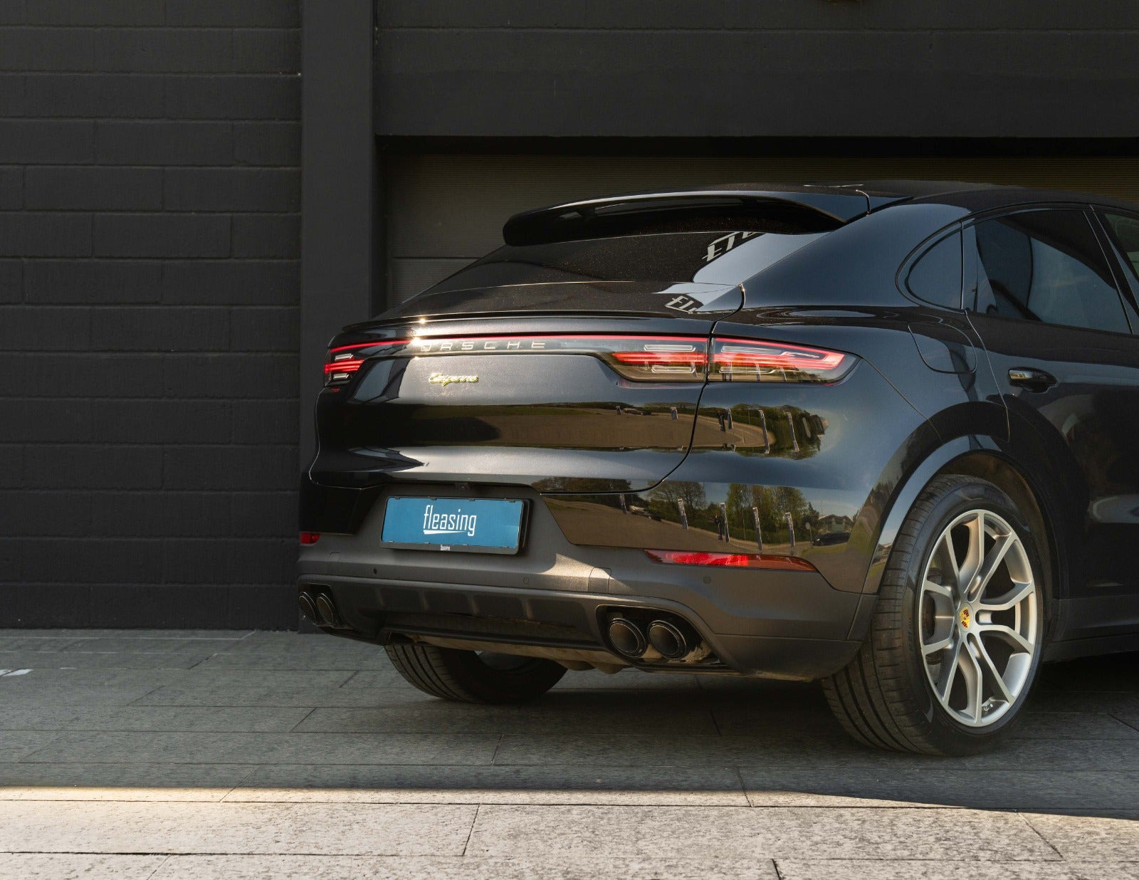 Sort Porsche Cayenne fra 2019