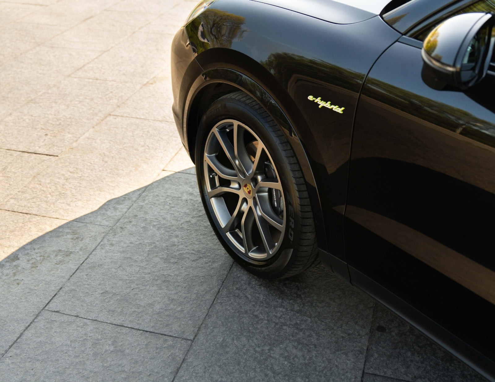 Sort Porsche Cayenne fra 2019