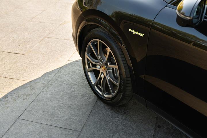 Sort Porsche Cayenne fra 2019