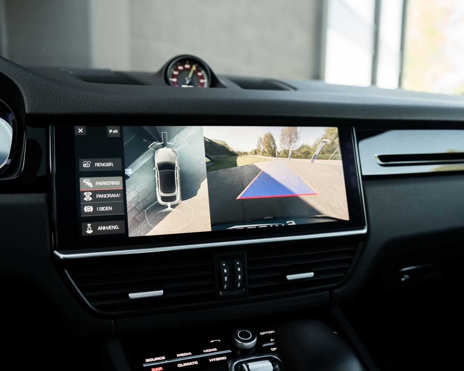 Sort Porsche Cayenne fra 2019