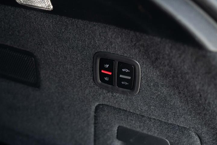 Sort Porsche Cayenne fra 2019