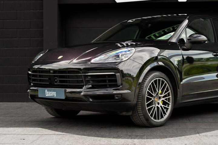 Sort Porsche Cayenne fra 2021