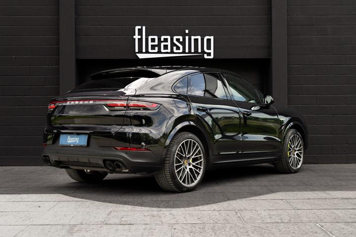 Sort Porsche Cayenne fra 2021
