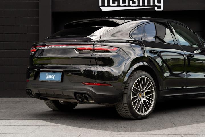 Sort Porsche Cayenne fra 2021