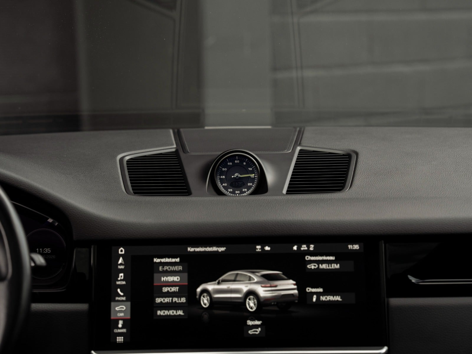 Sort Porsche Cayenne fra 2021