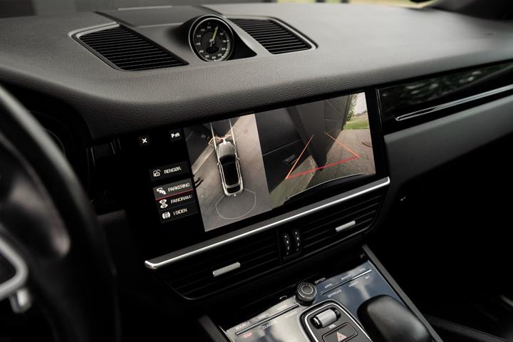 Sort Porsche Cayenne fra 2021