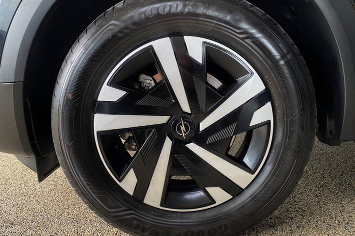 Sort Opel Mokka-e fra 2025