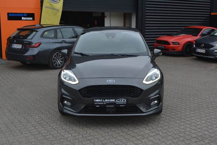 Grå Ford Fiesta fra 2020