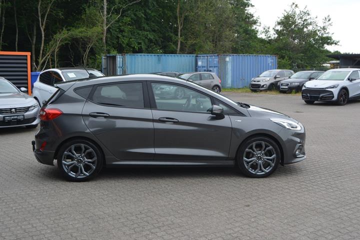 Grå Ford Fiesta fra 2020