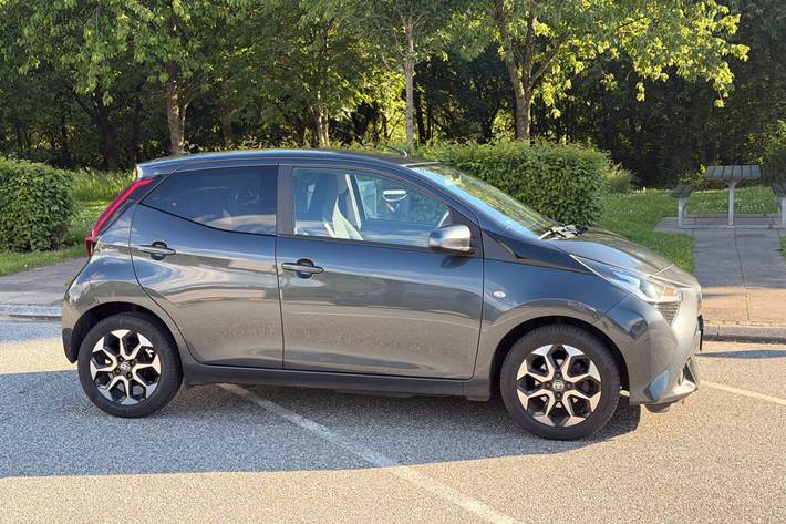 Sort Toyota Aygo fra 2020