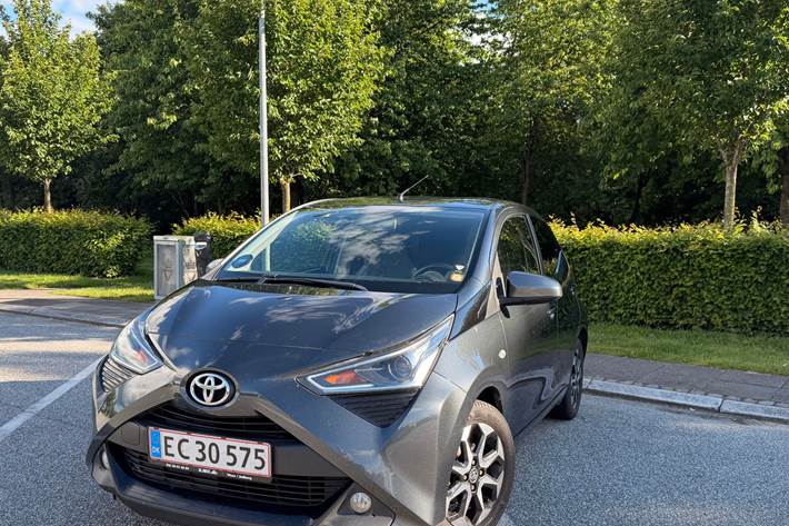Sort Toyota Aygo fra 2020