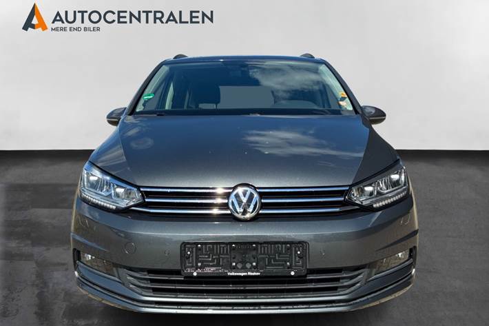 Grå VW Touran fra 2018